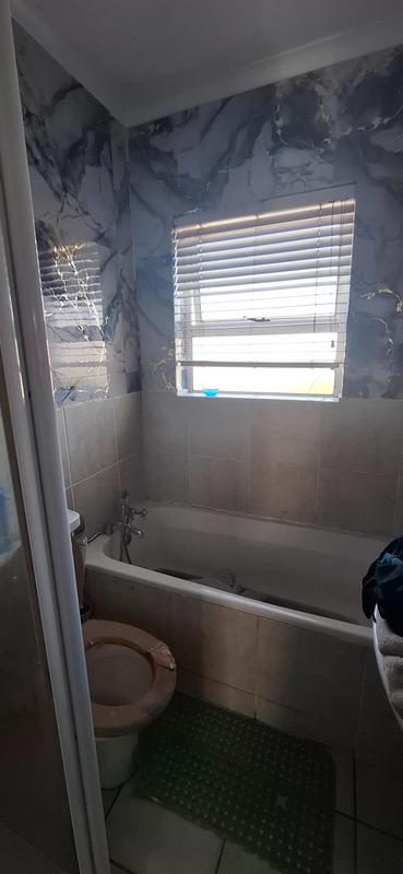 2 Bedroom Property for Sale in Goodwood Central Western Cape